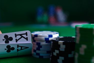 Online Poker at Casinos: Live vs Regular