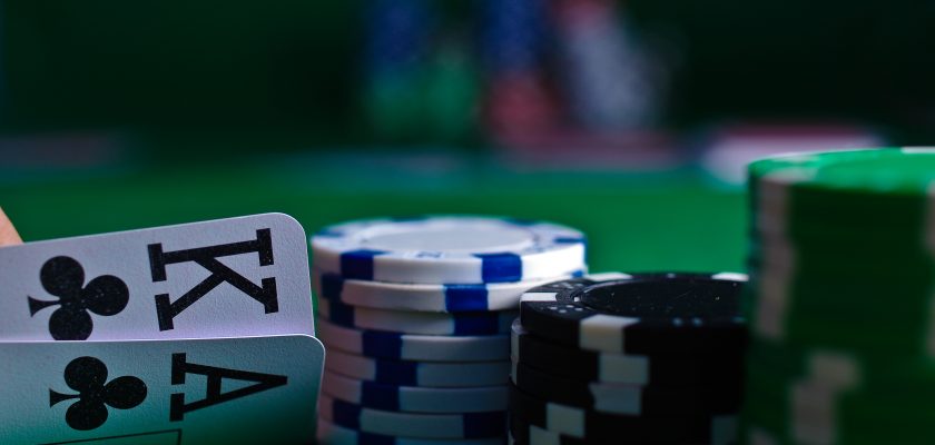 Online Poker at Casinos: Live vs Regular